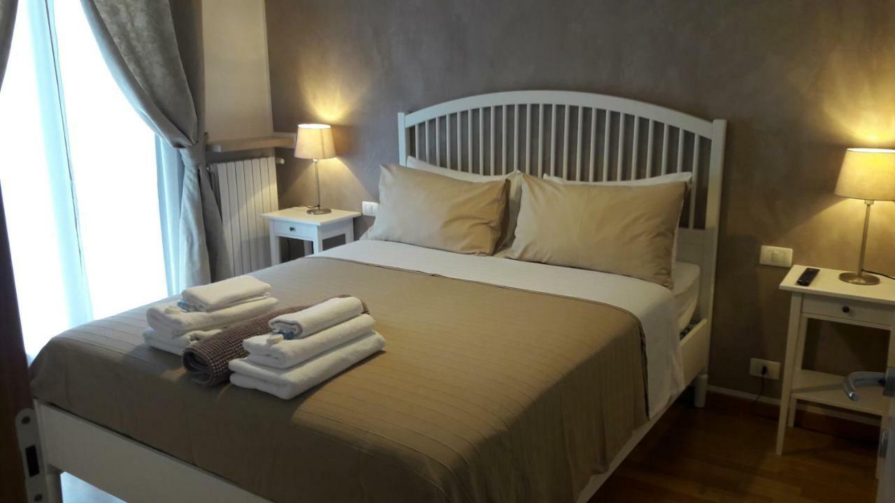 Residenza Leon Bed & Breakfast กัสเตลนูโอโว เดล การ์ดา ภายนอก รูปภาพ